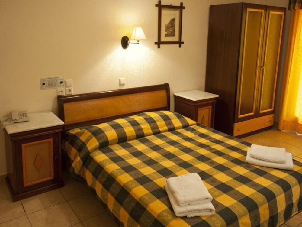 Karidis Hotel Kamári Buitenkant foto