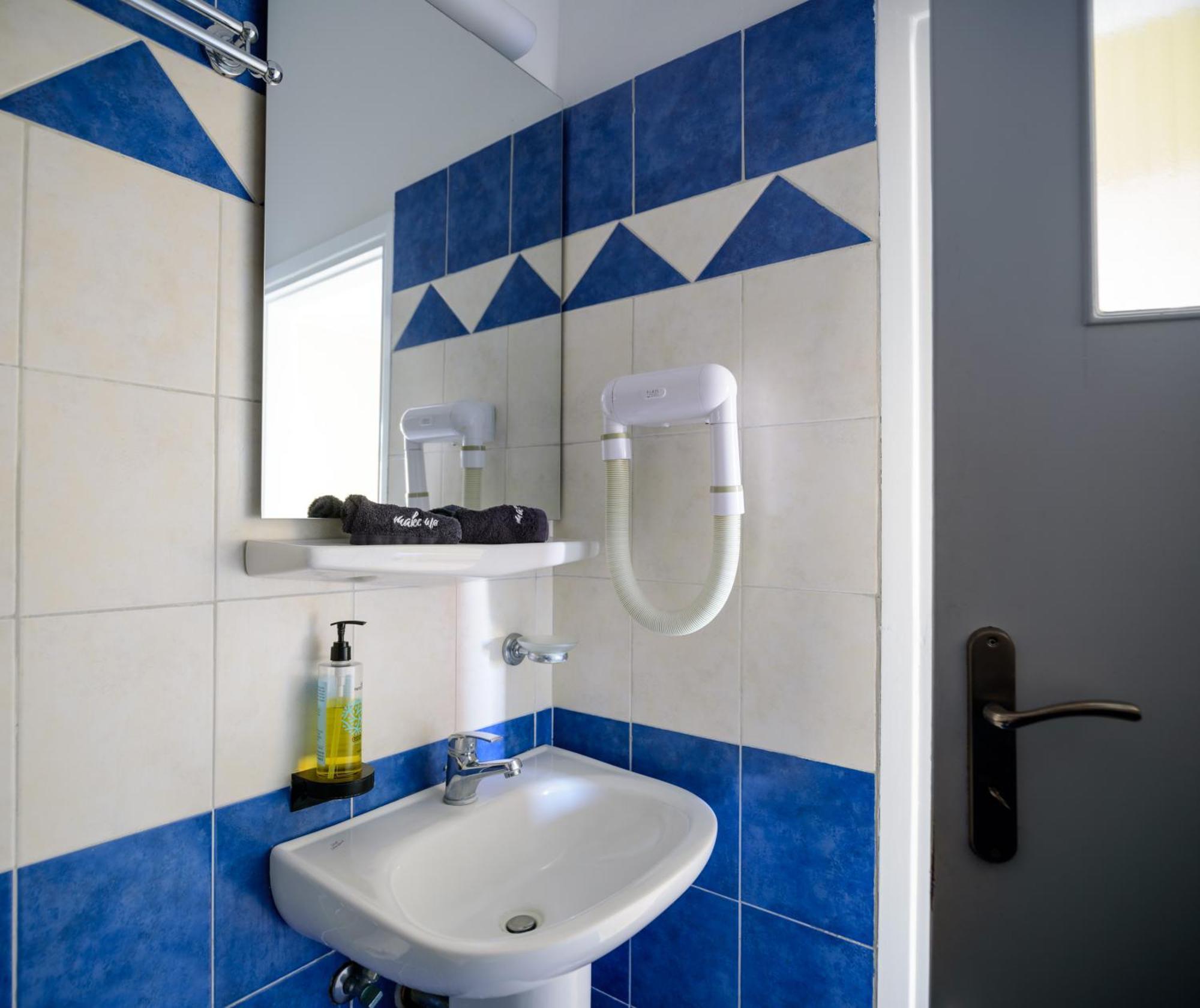 Karidis Hotel Kamári Buitenkant foto