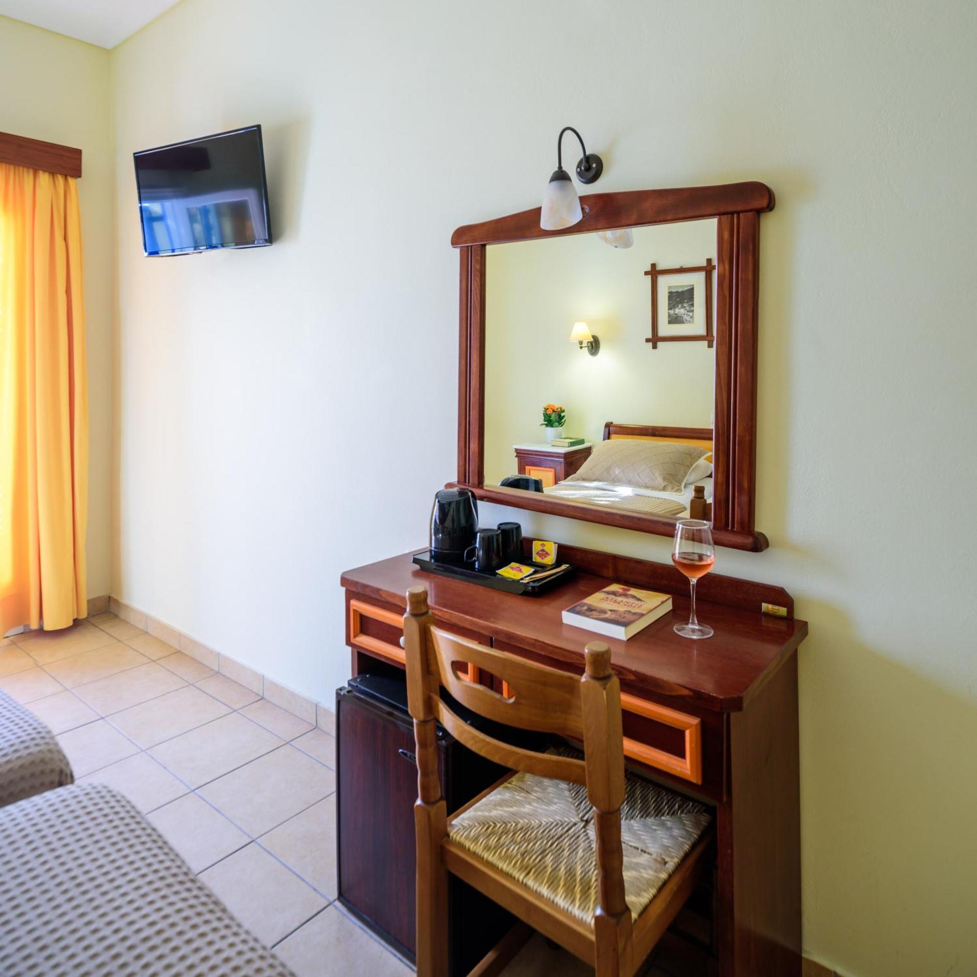Karidis Hotel Kamári Buitenkant foto