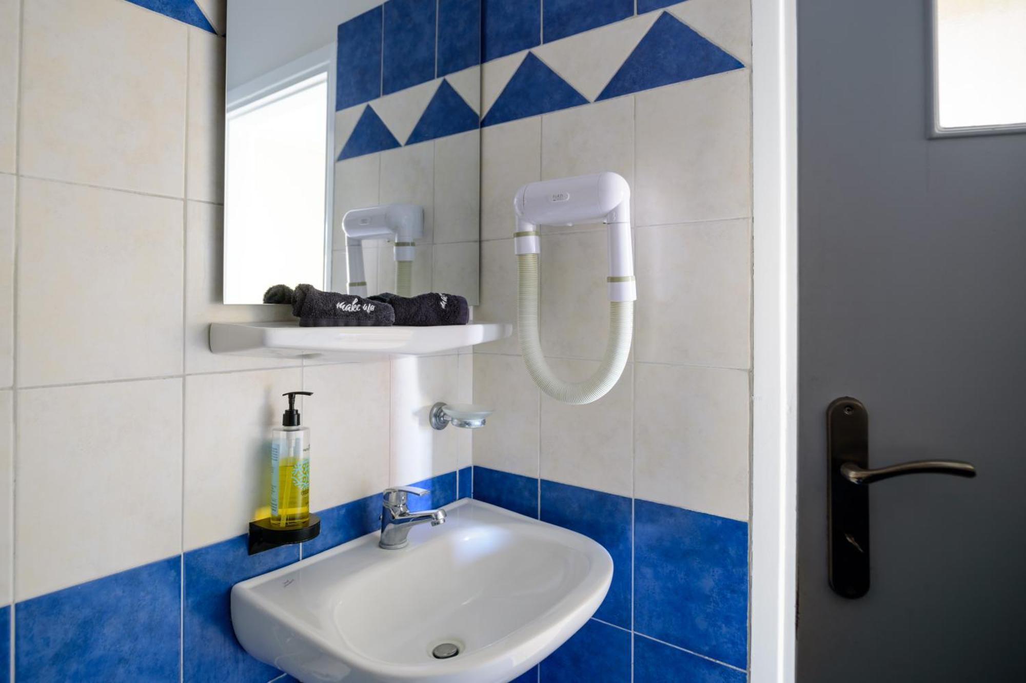Karidis Hotel Kamári Buitenkant foto